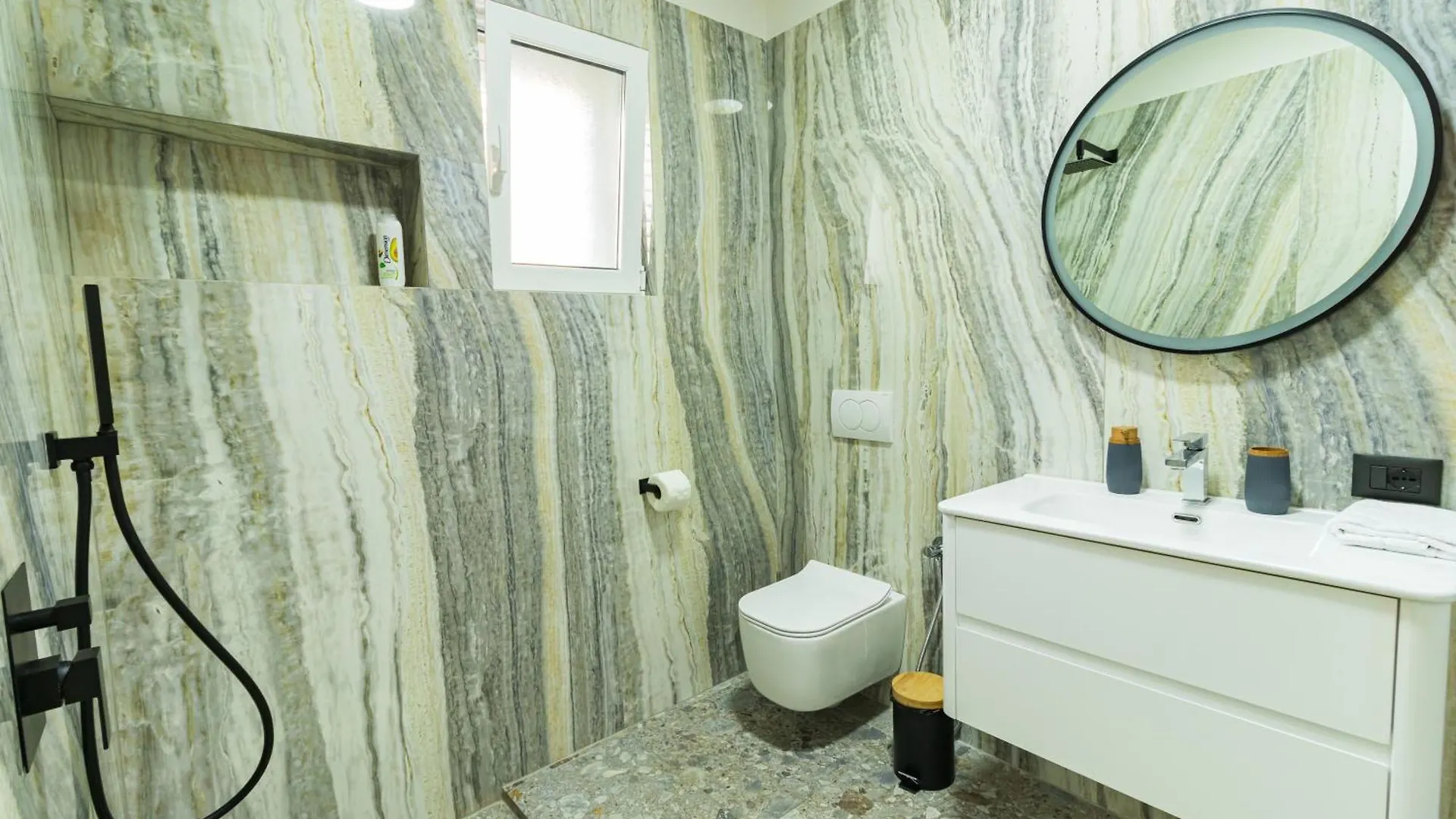 Coral Cane Apartment 티라나