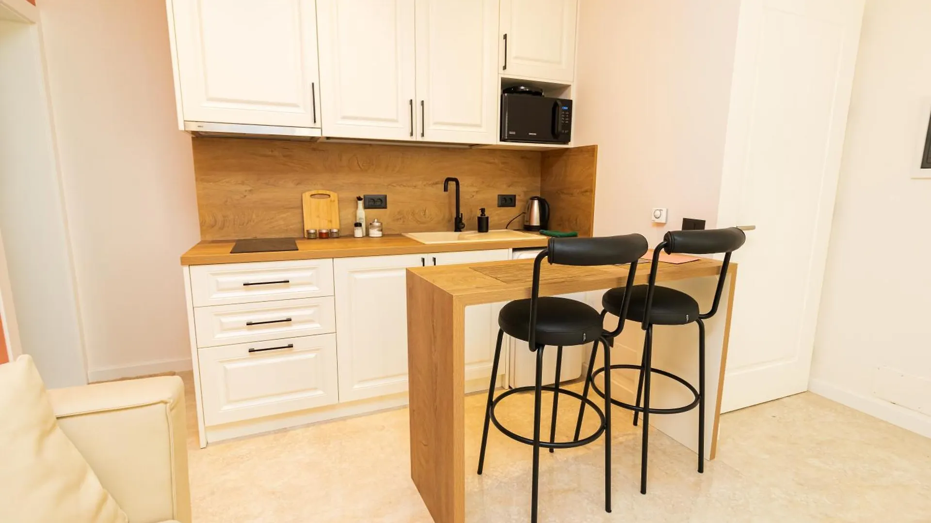 Coral Cane Apartment 티라나